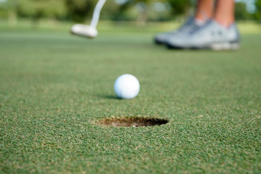 Tiempo en jugar 18 hoyos en un simulador de golf